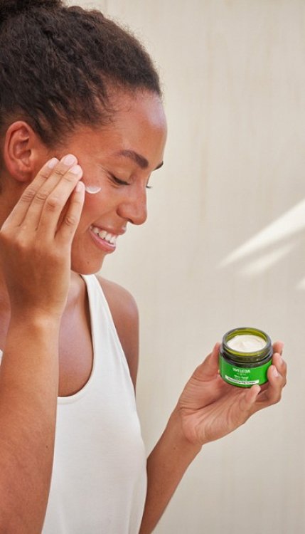Weleda Skin Food Κρέμα Προσώπου Ημέρας για Ενυδάτωση & Ανάπλαση 40ml