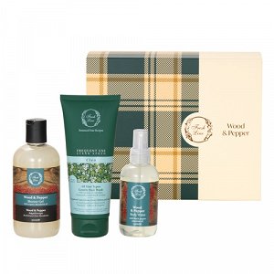 Fresh Line Xmas Wood & Pepper 3pcs Αφρόλουτρο 300ml, Αρωματικό Νερό 150ml & Σαμπουάν Cleo 200ml